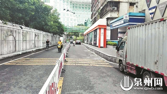 減速標志離路口太遠，車主減速后又加速到路口